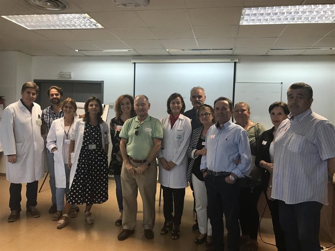 Profesionales y pacientes del Reina Sofía