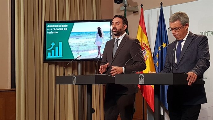 El consejero de Turismo y Deporte, Francisco Javier Fernández