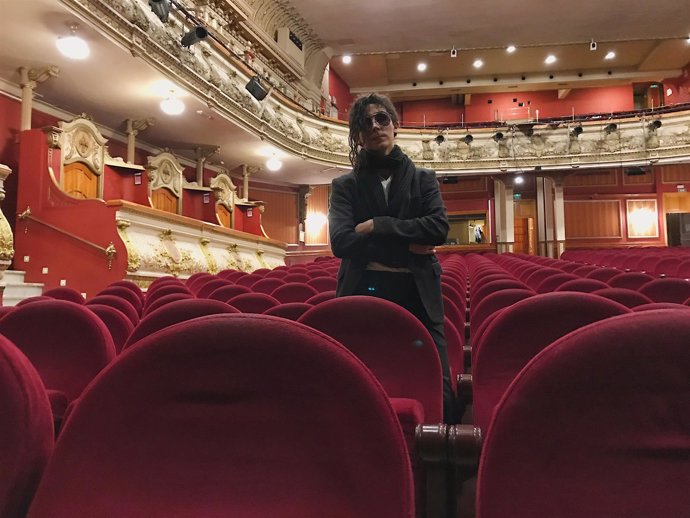 Álex Blanco da vida a Michael Jackson en 'Forever'. Imagen en el teatro Olympia