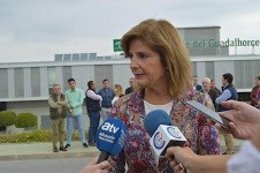 Esperanza oña parlamentaria del pp por málaga ante chare hospital guadalhorce