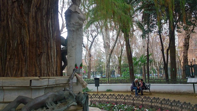 Glorieta del parque de María Luisa donde fue perpetrado el crimen