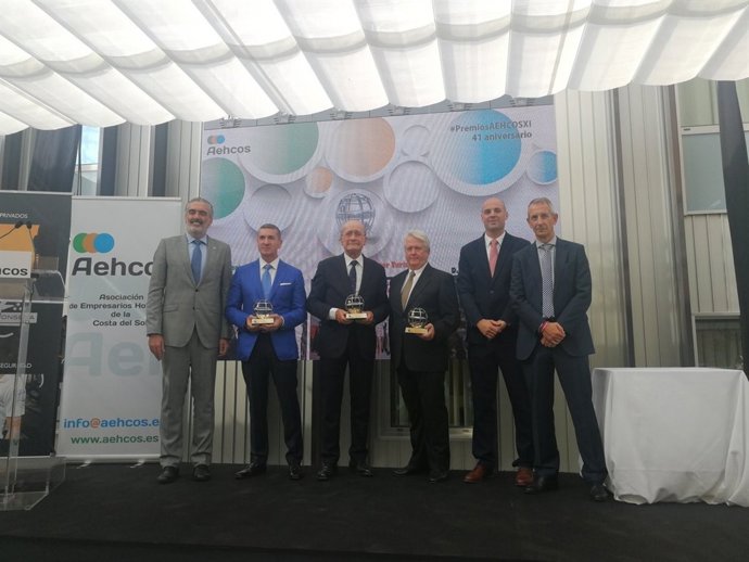 Entrega de los premios Aehcos 2018 alcalde aguirre y opentours