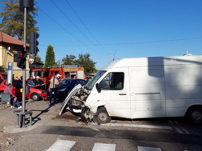 Accidente entre tres vehículos en Valladolid. 23-10-2018