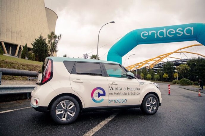 Vuelta a España en vehículo eléctrico