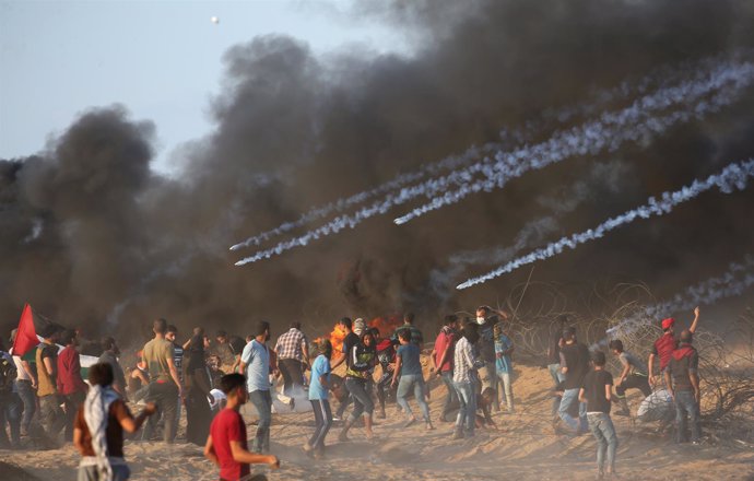 Enfrentamientos entre manifestantes palestinos y fuerzas israelíes (archivo)