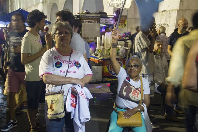 Seguidores del candidato izquierdista, Fernando Haddad, en Río de Janeiro.