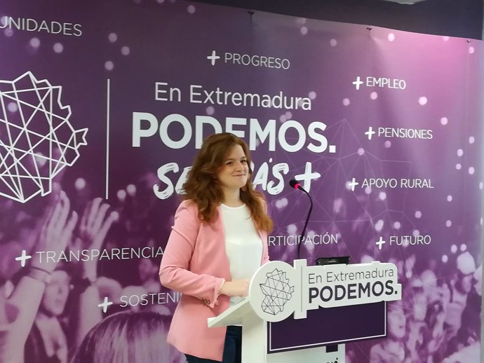 La diputada de Podemos Jara Romero en rueda de prensa este miércoles en Mérida