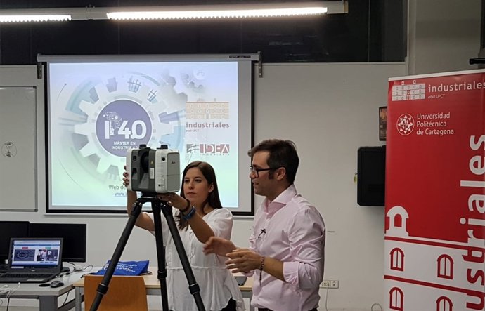 Alumnos UPCT láser para escaneado 3D