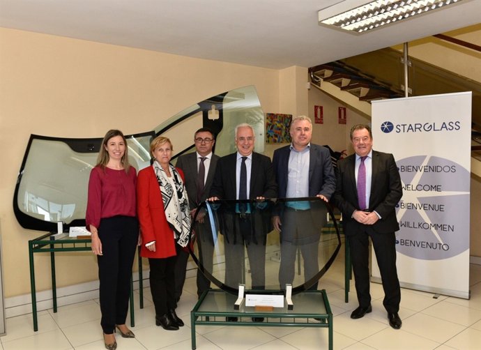 Ceniceros visita la compañía Starglass