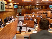 El presidente ofrece a Podemos usar el acuerdo estatal como base para pactar el 0 a 3 años y el presupuesto