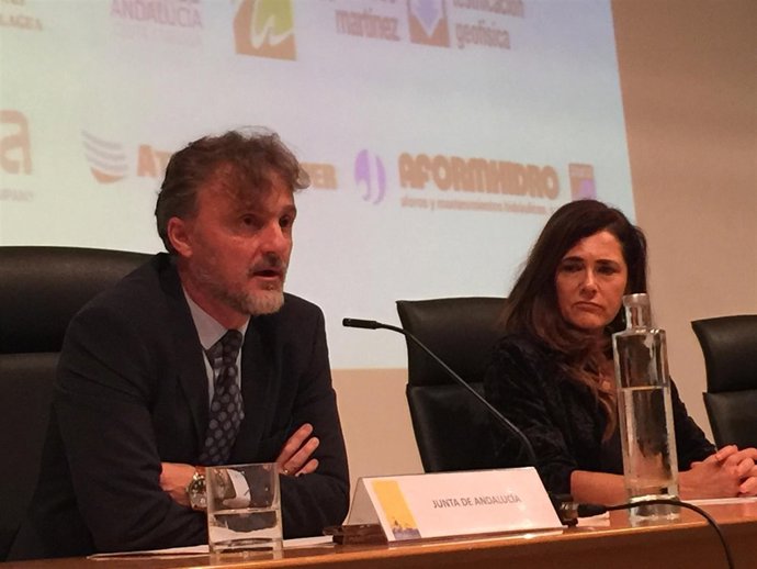 El consejero de Medio Ambiente, José Fiscal, en un simposio en Huelva. 