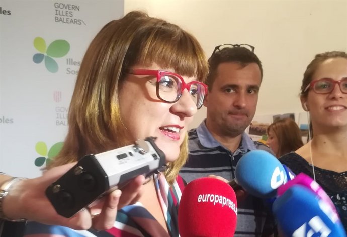 Bel Busquets atiende a los medios tras la votación