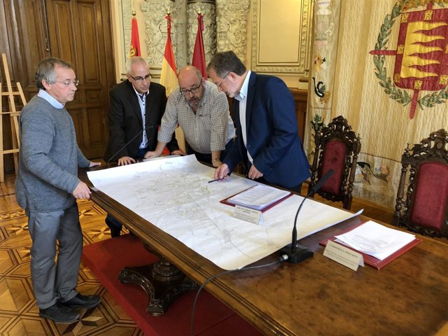 Saravia supervisa el plano de obras de conservación, 24-10-18