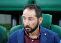 Machín: "Damos ventaja al rival si pensamos que solo con la camiseta y el escudo vamos a ganar"