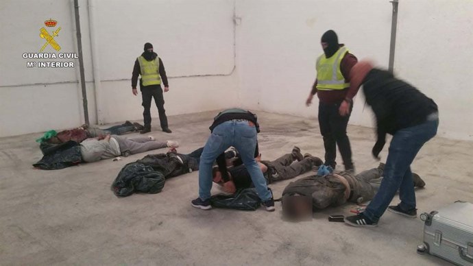 Detención de cinco miembros de una banda que trafica con marihuana