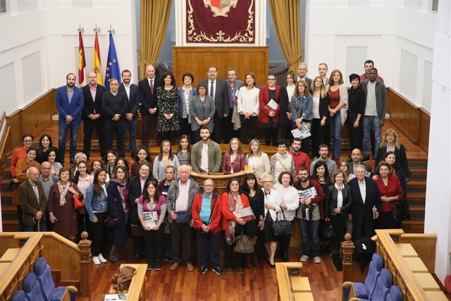 Pleno en las Cortes por Día para la Erradicación de la Pobreza