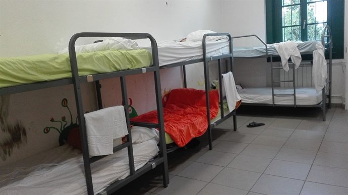 Literas en las que pernoctan menores del Centro de Acogida de Hortaleza