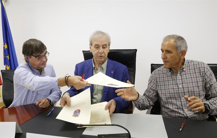 Gobierno, UGT y CC.OO firman acuerdo para mejora de la calidad de empleo público