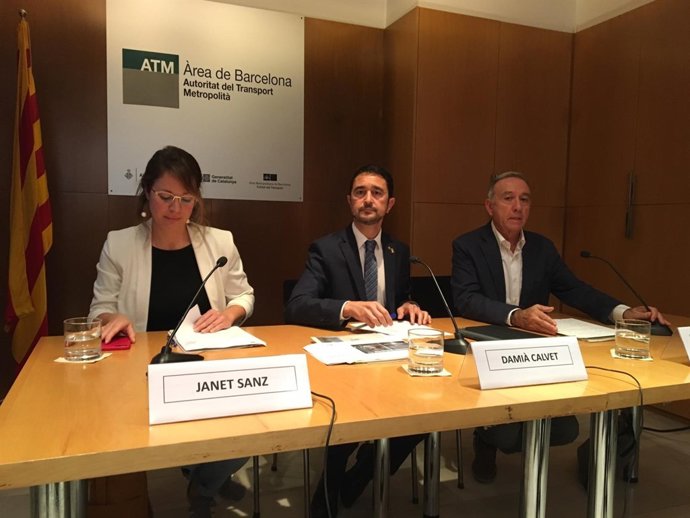 Janet Sanz (Ajuntament de Barcelona), Damià Calvet (Generalitat), Poveda (AMB)