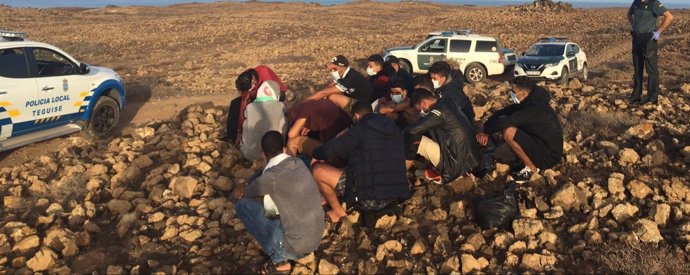 Inmigrantes en la zona de la playa Los Cocoteros