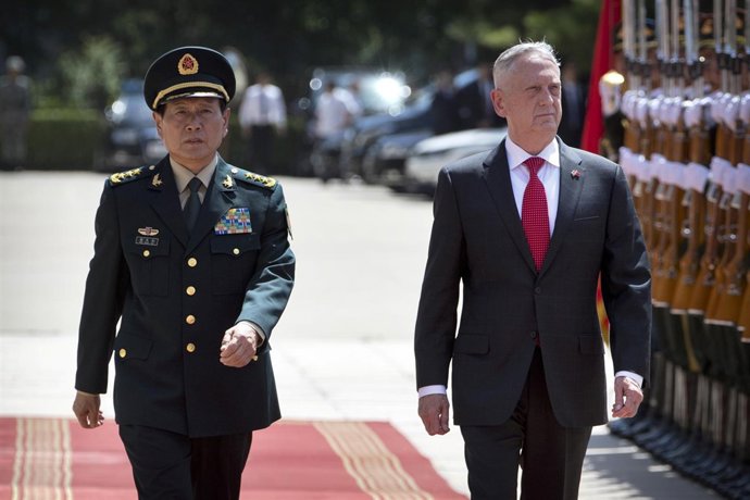 El secretario de Defensa de EEUU, James Mattis, y su par chino, Wei Fenghe