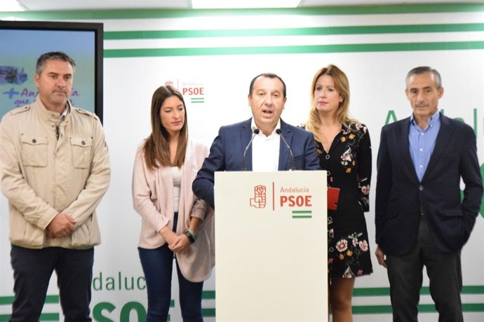 Ruiz Espejo en rueda de prensa en la sede del PSOE 