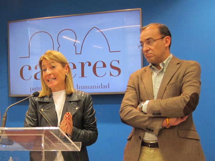   La Alcaldesa De Cáceres, Elena Nevado Y El Portavoz, Rafael Mateos        