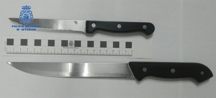 Cuchillos utilizados por el presunto agresor