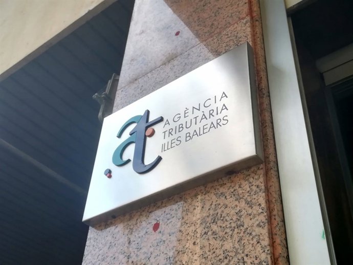 Placa de la Agencia Tributaria de Baleares en su sede