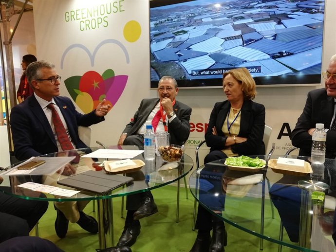 Presidenta de la Autoridad Portuaria de Almería, reunida en Fruit Attraction