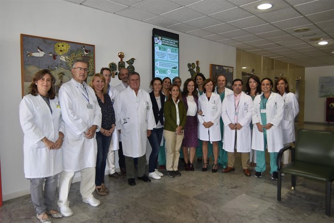 Responsables sanitarios y de Tierra de hombres durante la visita