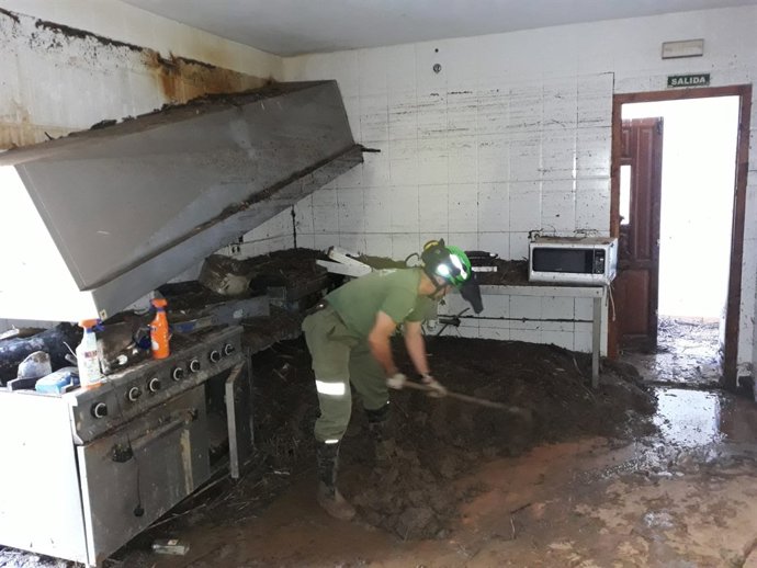 Infoca bombero trabaja labores ayuda emergencia riadas inundaciones