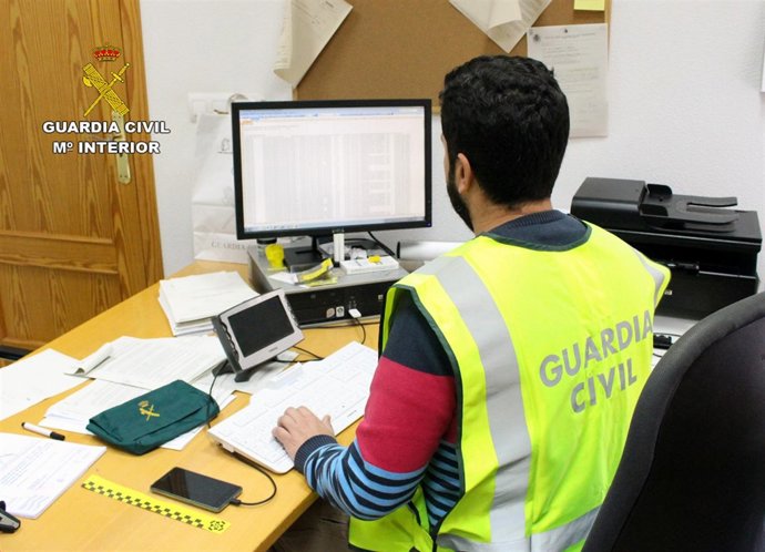 AGENTE GUARDIA CIVIL IMAGEN DE ARCHIVO