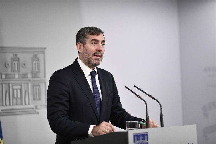 Pedro Sánchez se reúne con el presidente de Canarias, Fernando Clavijo