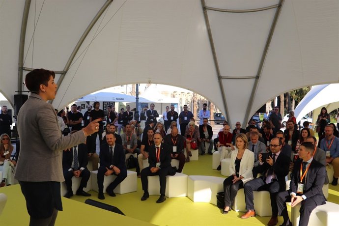 Noelia Arroyo inaugurando el Foro 