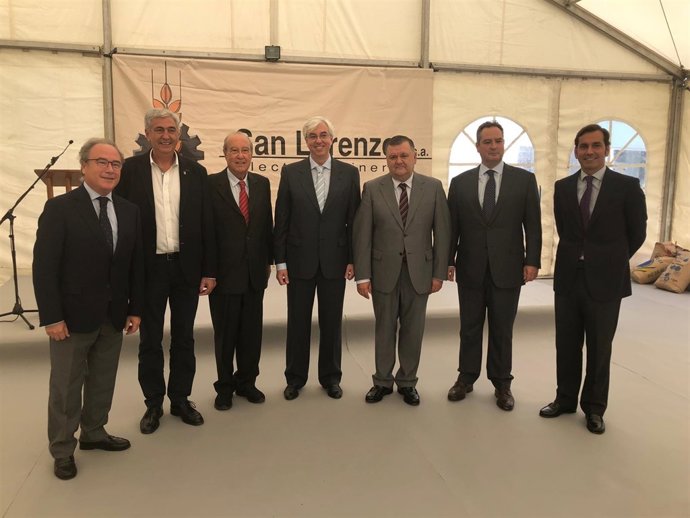 Zurera (tercero por la dcha.) en su visita a Electro Harinera San Lorenzo