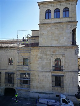 Andamios en el palacio de Los Guzmanes