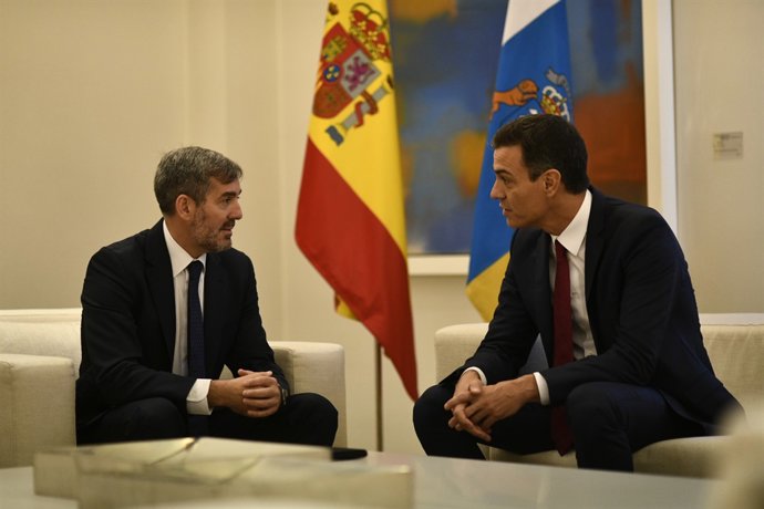 Pedro Sánchez es reuneix amb el president de Canàries, Fernando Clavijo