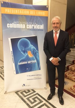 El doctor Villarejo publica el libro 'Patología de la columna vertebral'