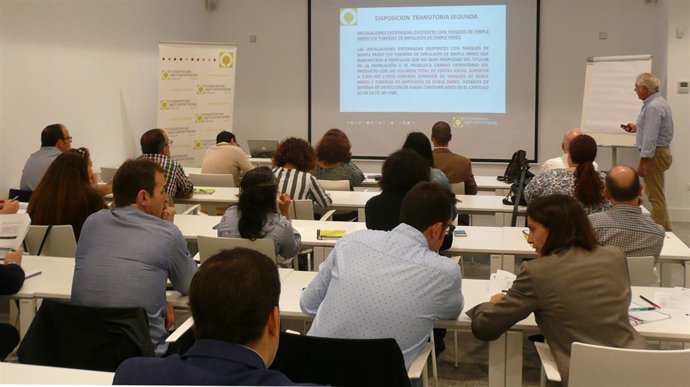 Cooperativas Agro-alimentarias durante un seminario.