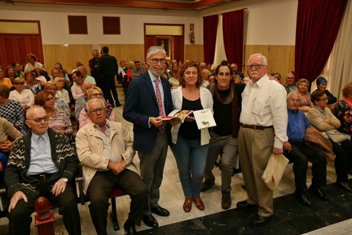 Doblas e Hidalgo (centro), durante la jornada de hábitos saludables