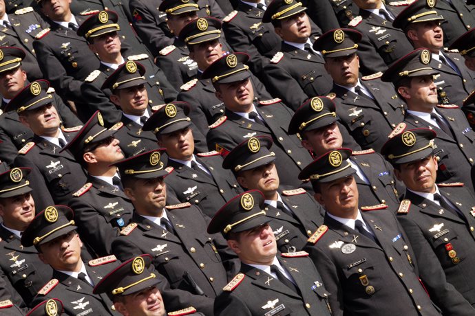 Oficiales del Ejército de Ecuador en una ceremonia