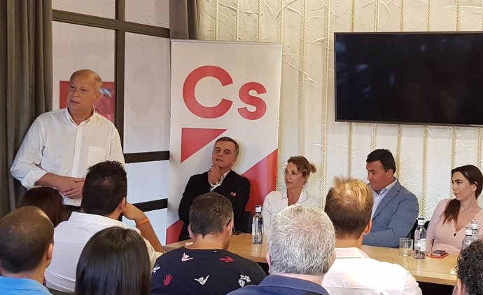 Javier Imbroda, de Cs, en un encuentro en Coín 