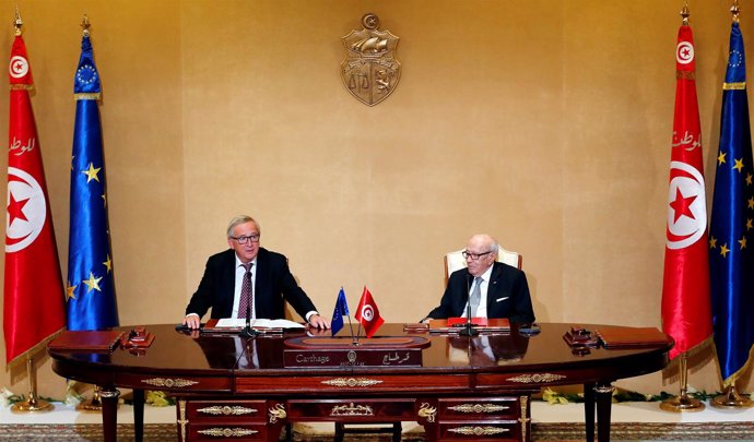 El presidente de Túnez, Beyi Caid Essebsi, y Jean-Claude Juncker
