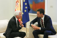 Sánchez se compromete a incluir la aporofobia en el Código Penal,  tras una reunión con RAIS y Richard Gere