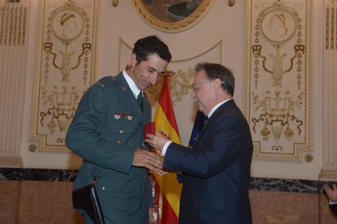 Ceuta distingue con su Escudo de Oro a la Compañía Rural de la Guardia Civil 