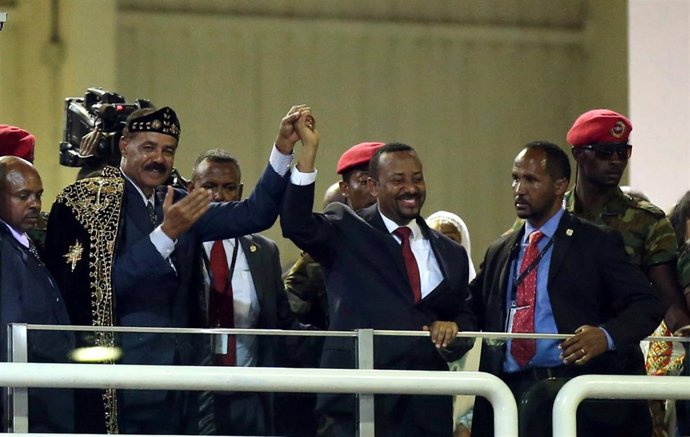 Isaias Afewerki y Abiy Ahmed en Adís Abeba