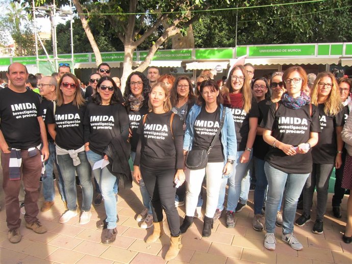  Imagen De Los Empleados Del IMIDA Protestando En La Secyt