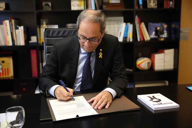 El presidente Quim Torra firma el decreto