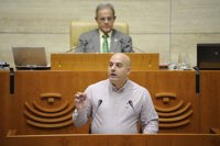 La Asamblea pide por unanimidad alejar las salas de apuestas de los colegios y equiparar su publicidad a la del tabaco